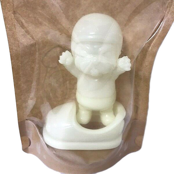 Mitt Bumper Racer Glow in the Dark 6 28 Bulldog Sofubi Vinyl Figure